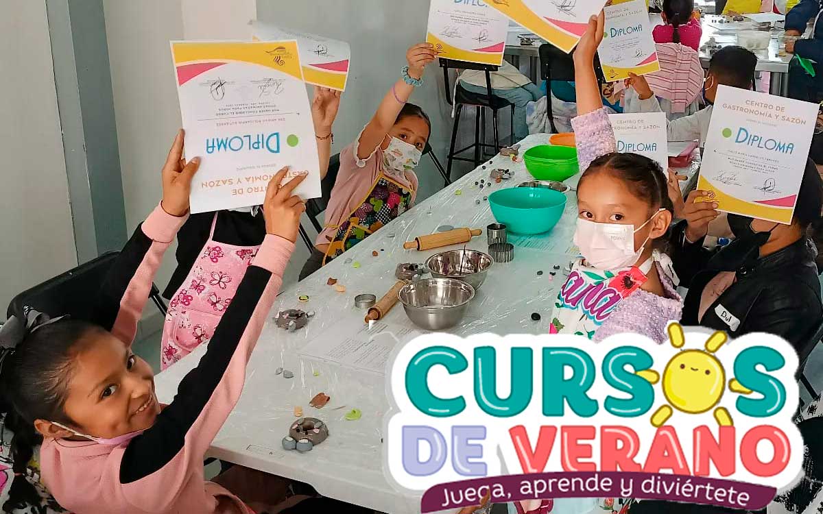 niños y niñas cocinando en curso de verano 2023 en toluca