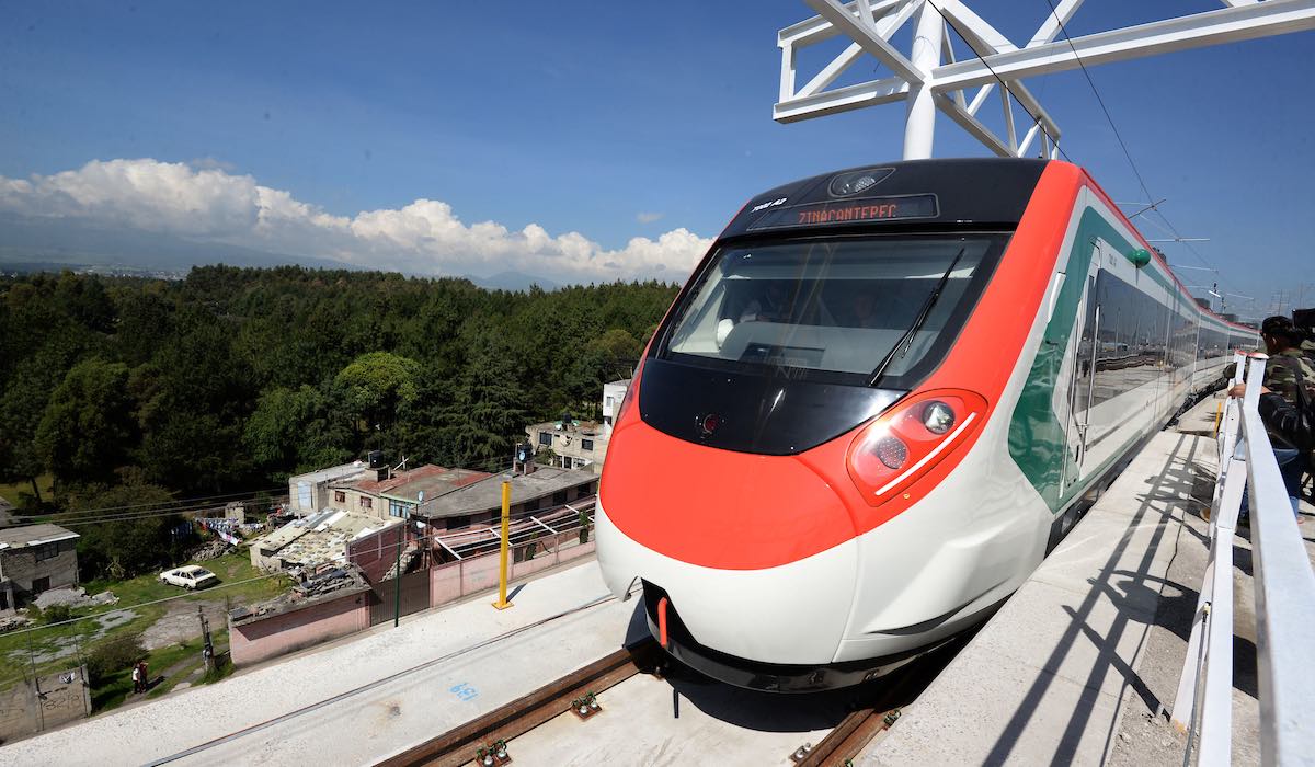 Imágenes del tren interurbano México-Toluca