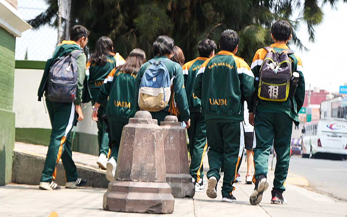 alumnos en n uevo semestre uaemex 2023