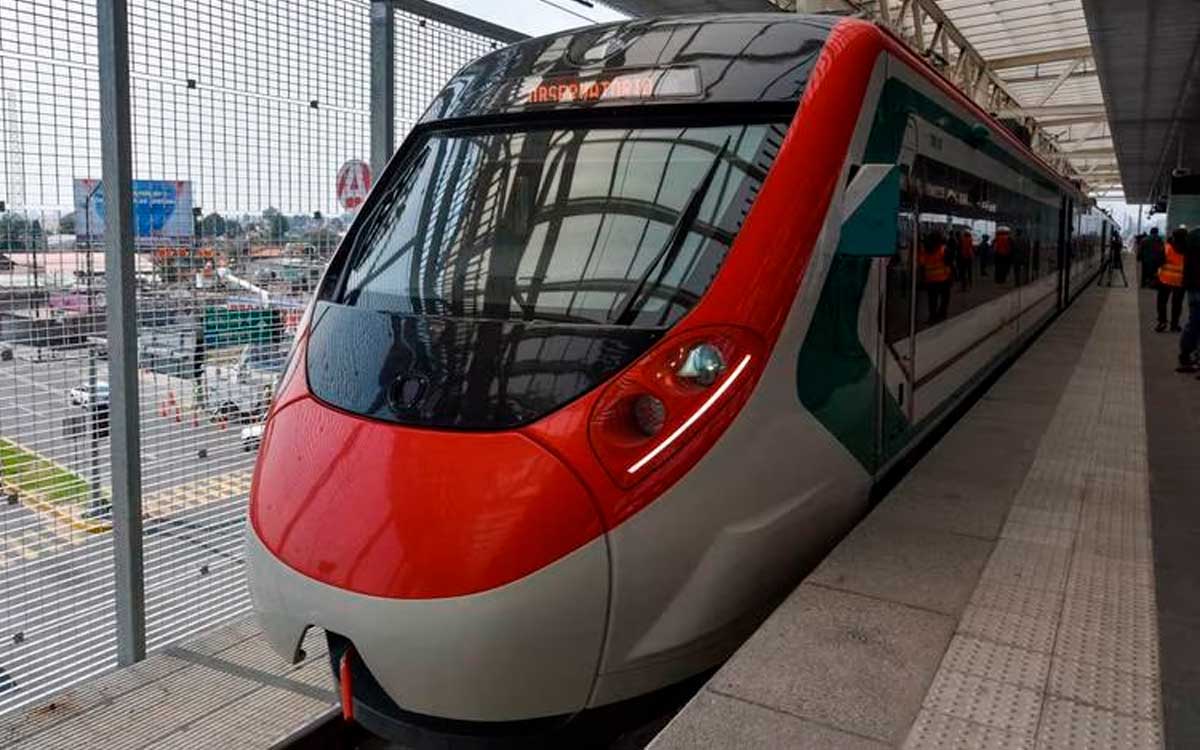 vagon del tren interurbano viajando de toluca a cdmx costo oficial