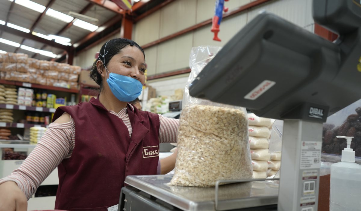 Empleada de un Garis Toluca