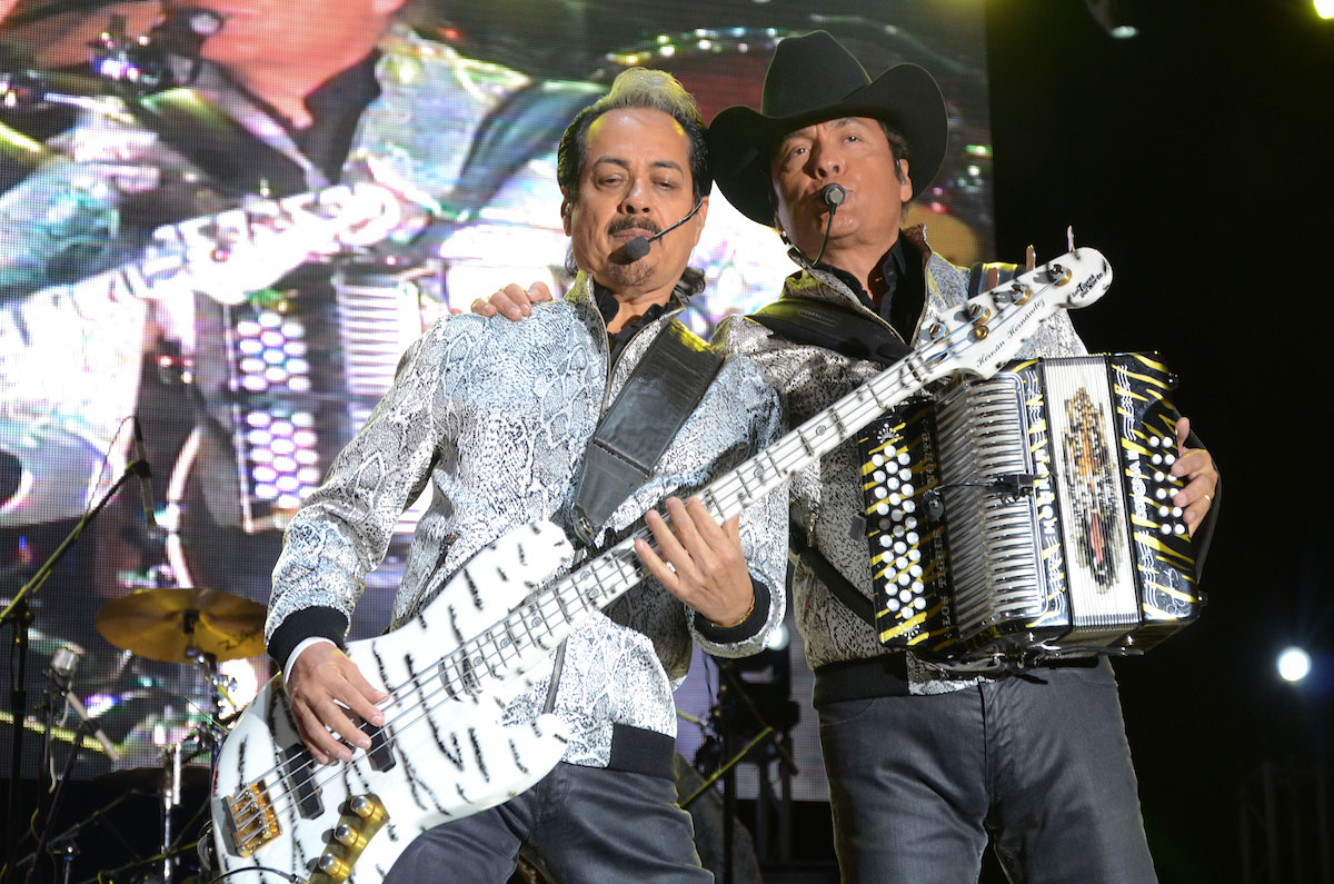 integrantes de los Tigres del Norte previo a su presentación en Toluca