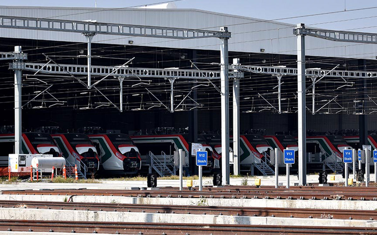 convoy de trenes del tren interurbano mexico toluca