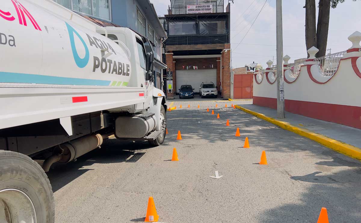 Pipa de Agua Potable en San Lorenzo Tepaltitlán