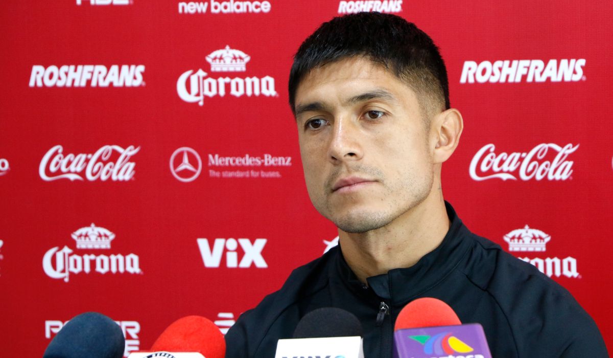 Valber Huerta en conferencia de prensa