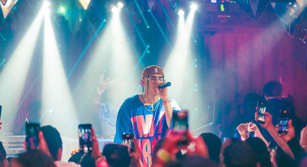 Adán Cruz en concierto