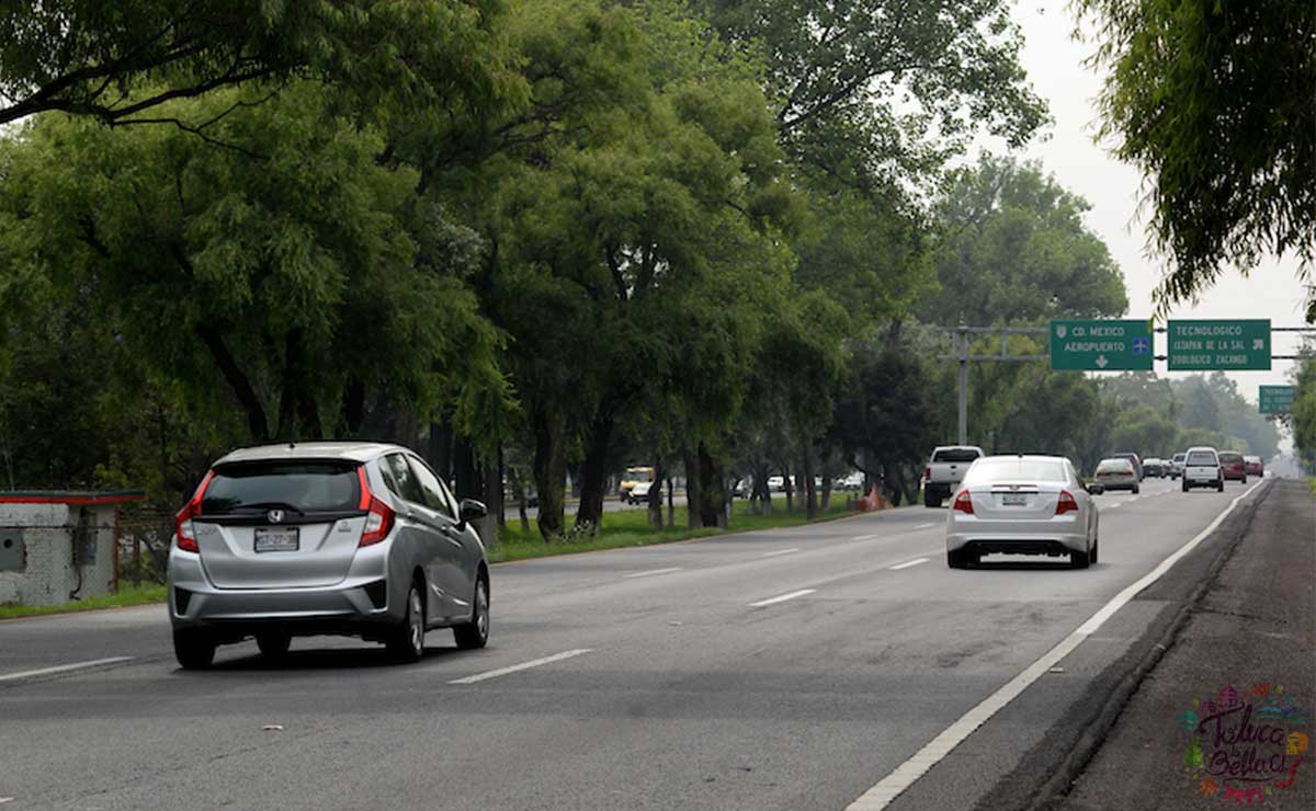 Carros en la carretera México Toluca