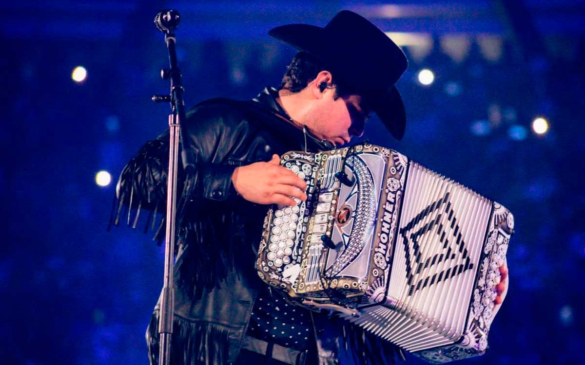 habra presentación de alfredo olivas en toluca por el 15 de septiembre 2023