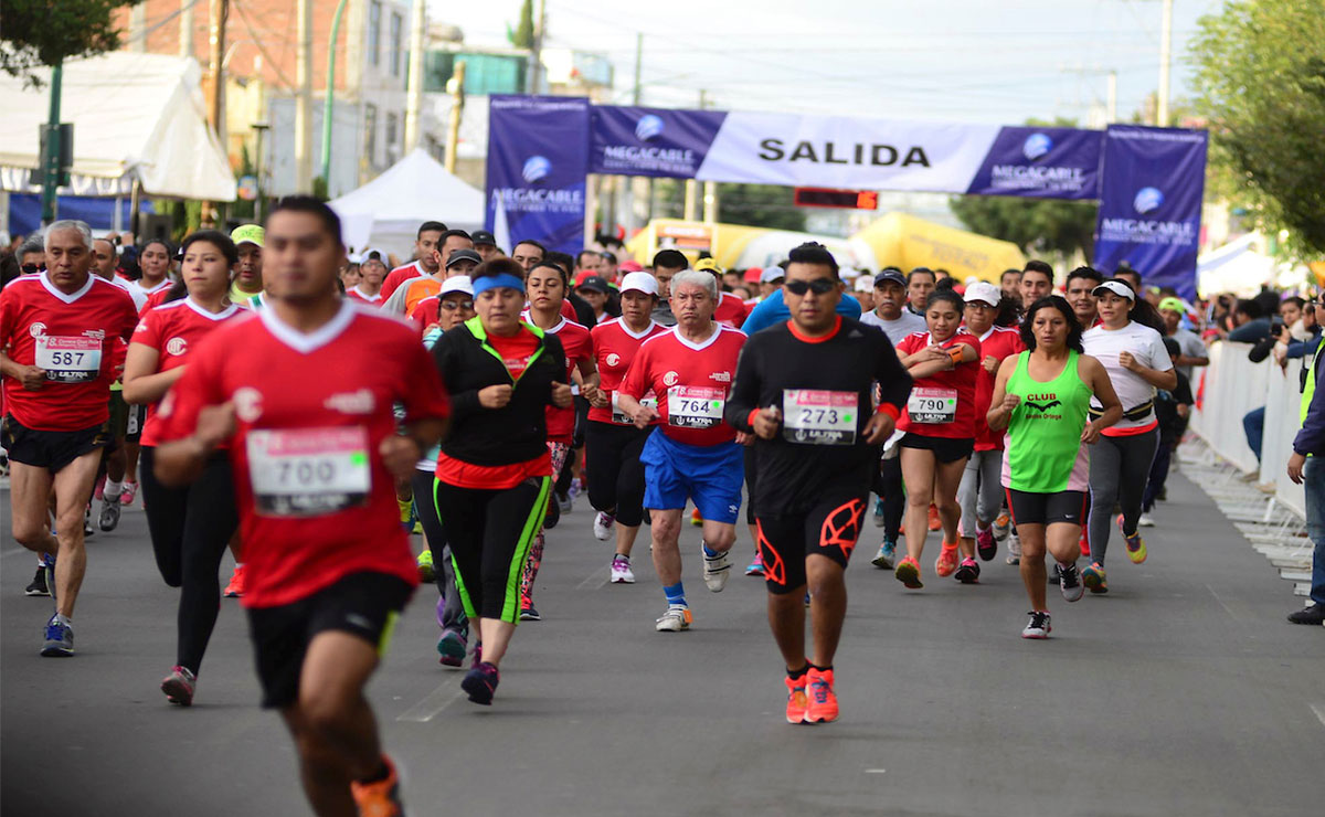Carrera de la Cruz Roja, con el arco de salida.
