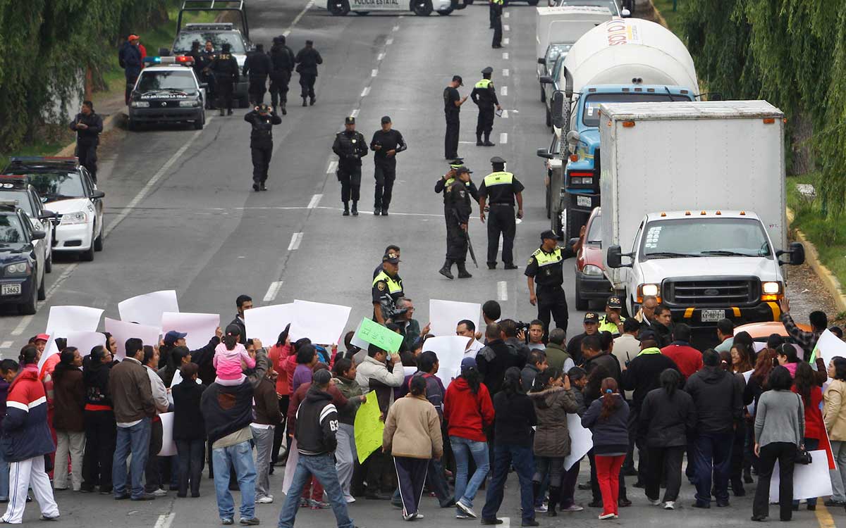carretera toluca atlacomulco para exiguir derecho al agua