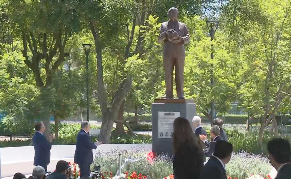Estatua de don nemesio diez en toluca