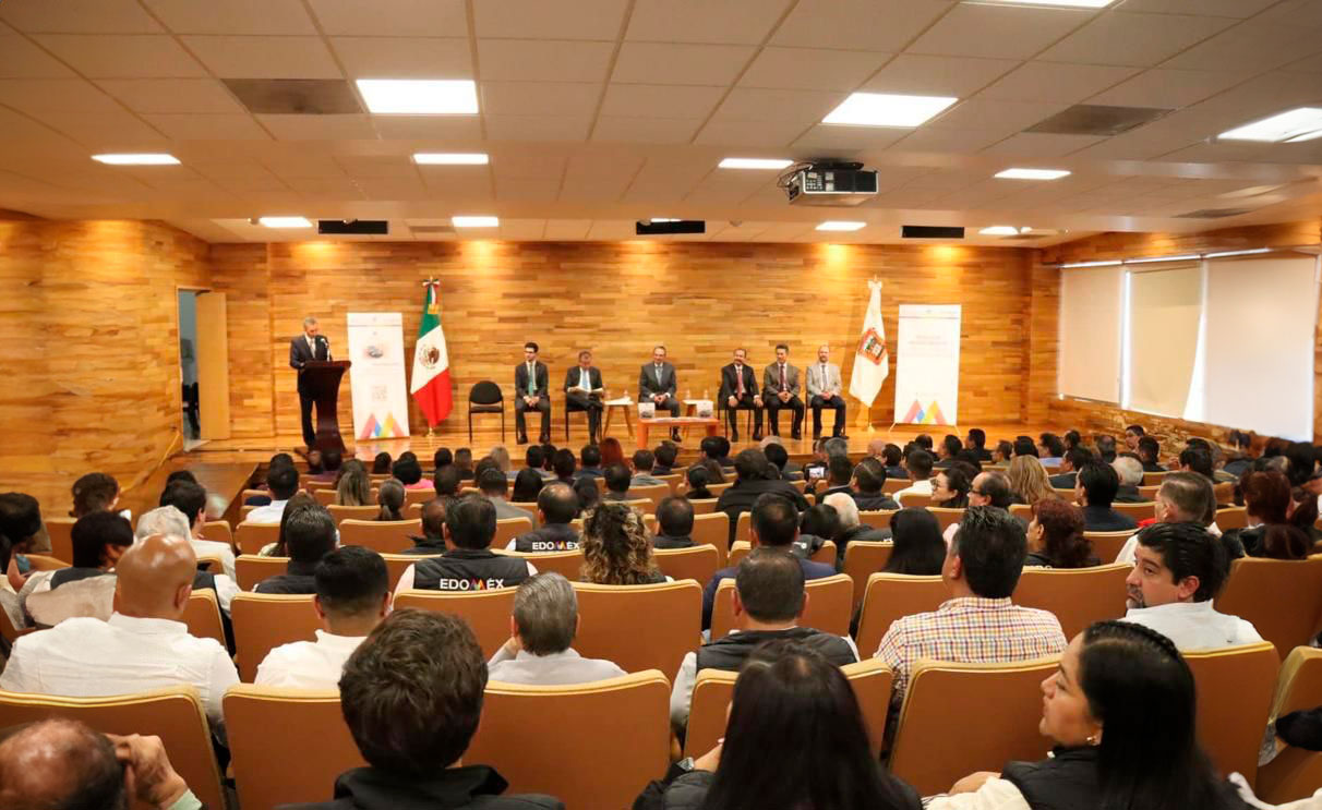 Miguel Ángel Ramírez Ponce recibió el reconocimiento que ubica a Lerma como uno de los 16 municipios del Estado de México mejor evaluados