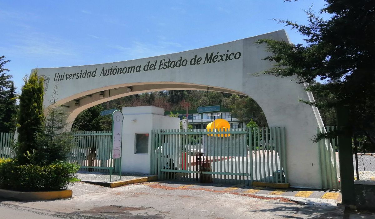 Entrada de una facultad de la UAEMéx