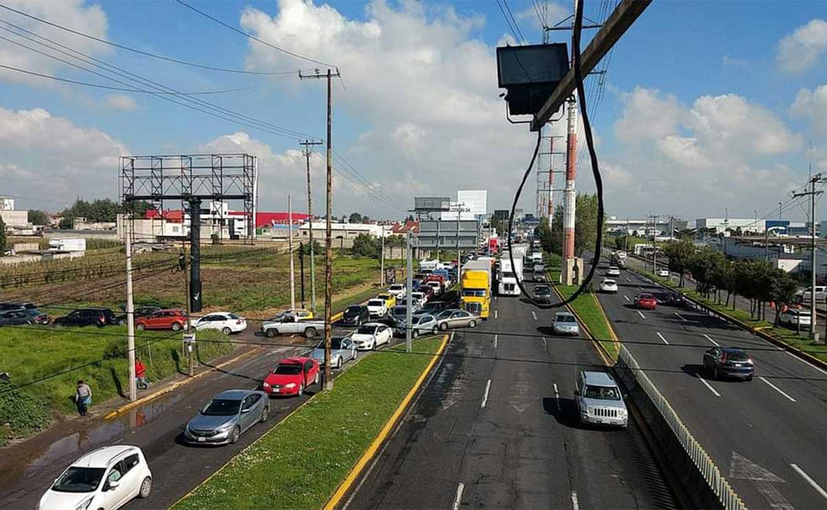 Bulevard Aeropuerto bloqueada en Toluca