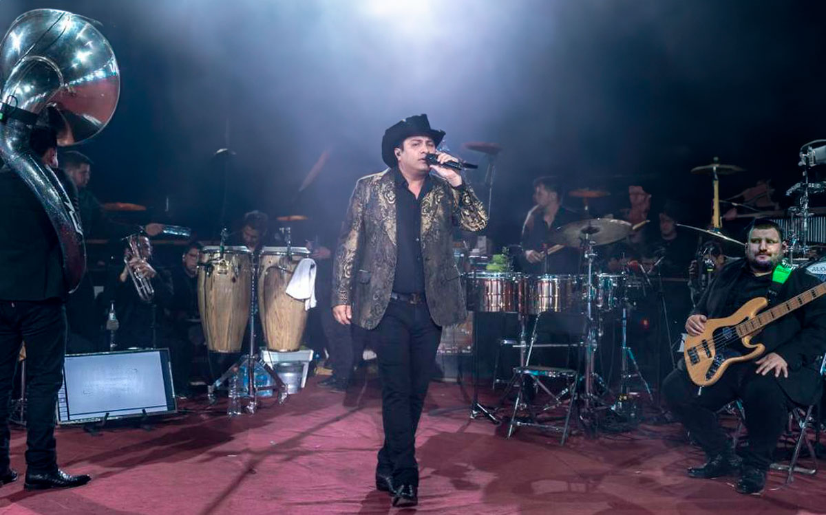 julión álvarez previo a su presentación en toluca por la feria del alfeñique 2023