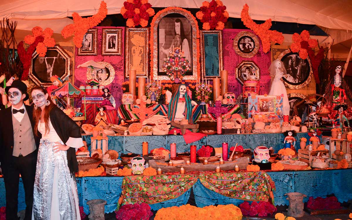 cual es el significado de los colores de la ofrenda de día de muertos