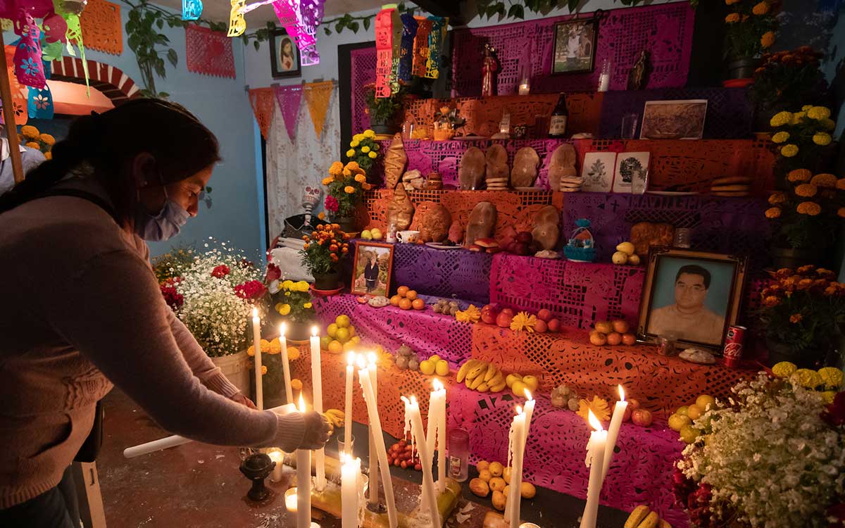 niveles de la ofrenda de Día de Muertos en México