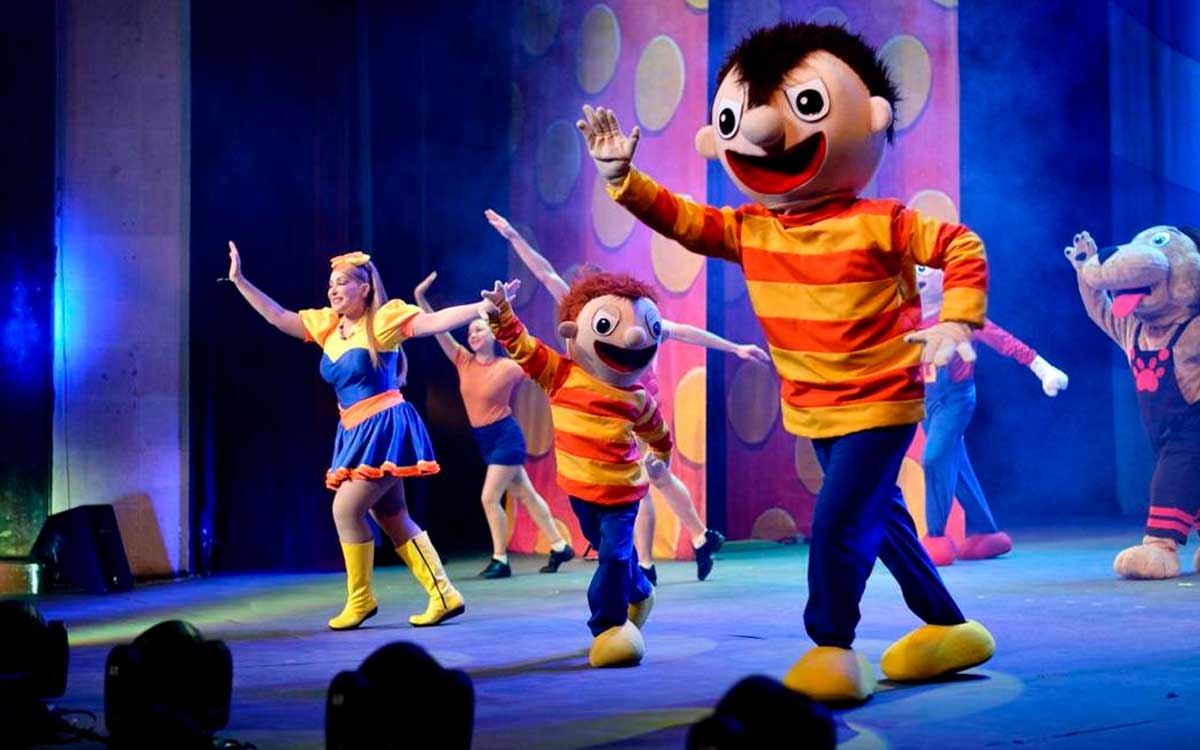 escenario de show bely y beto en toluca