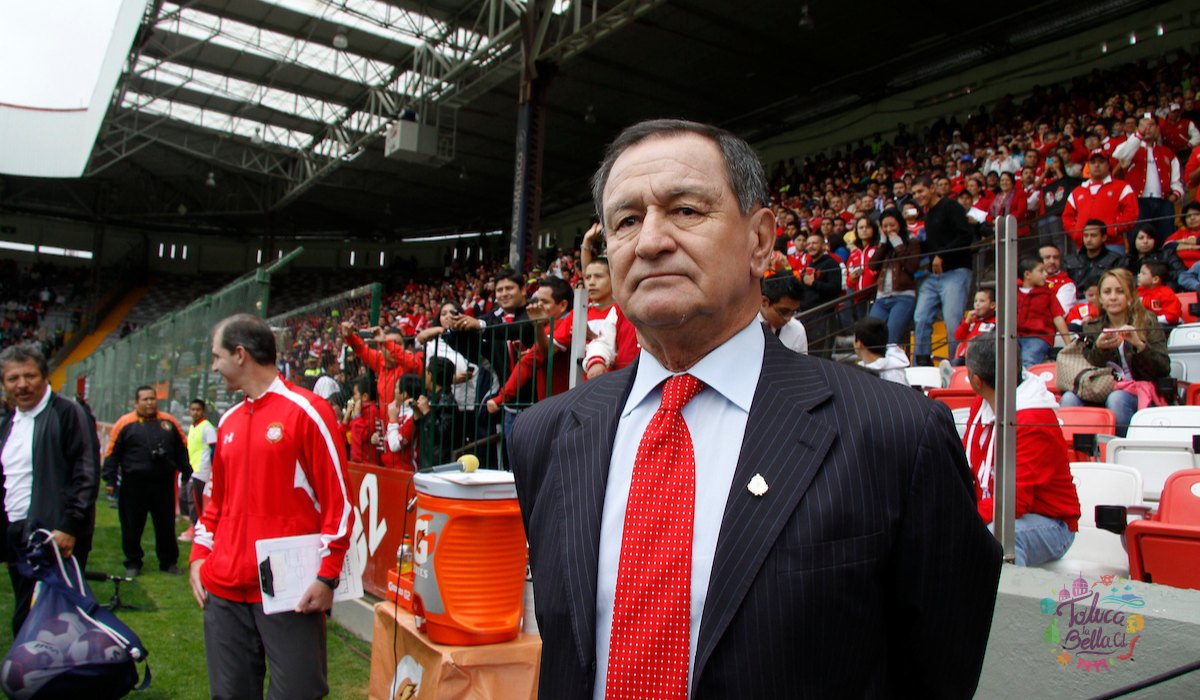 Enrique Meza en partido de fútbol