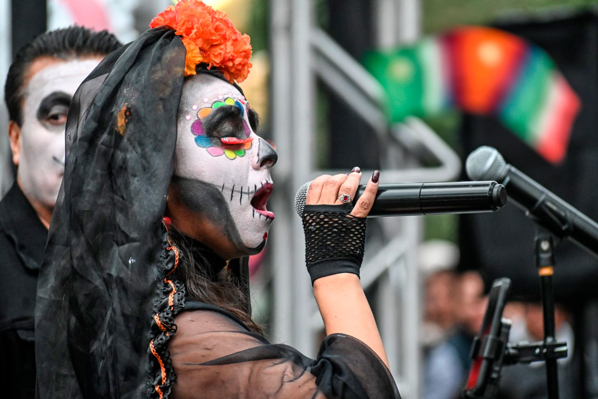 feria del alfeñique 2023 en toluca es una realidad, cantante en parque alameda 2023 previo a presentación de julión Álvarez en Toluca