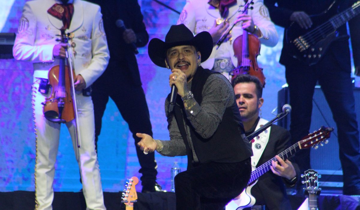 Christian Nodal cerró con broche de oro los conciertos de la Feria del Alfeñique Toluca 2023