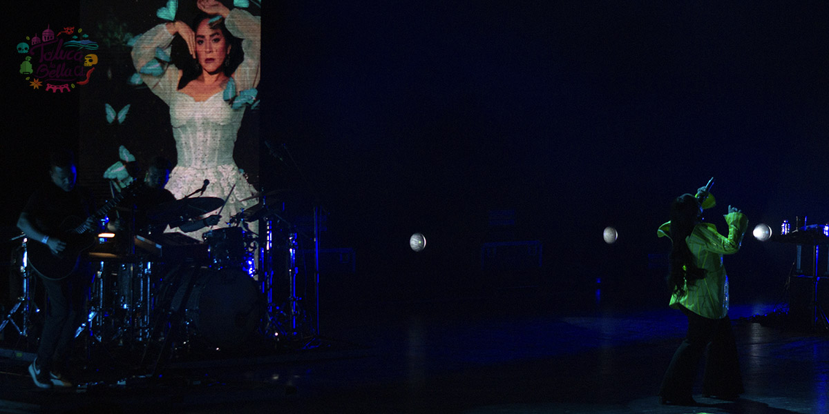 Carla Morrison toca los corazones de sus fans en Toluca