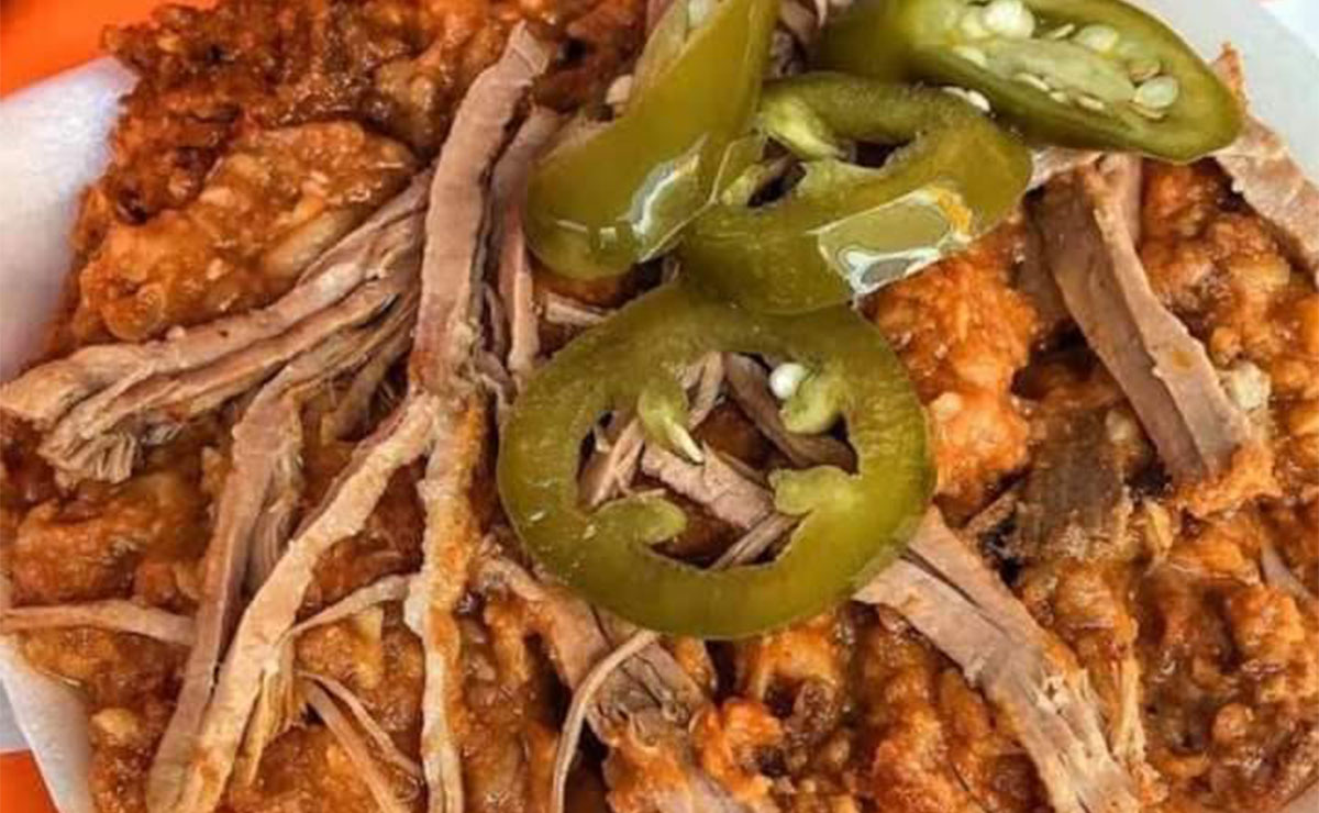 Zacahuil, chiles, pollo.