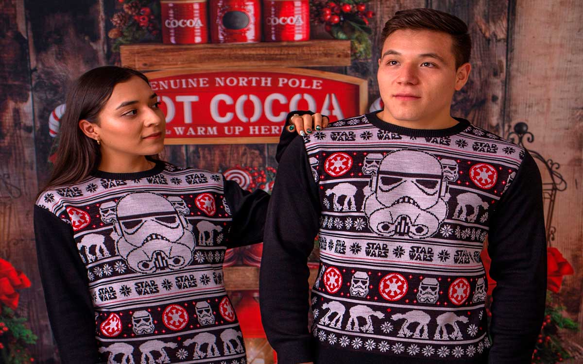 pareja con ugly sweater de star wars