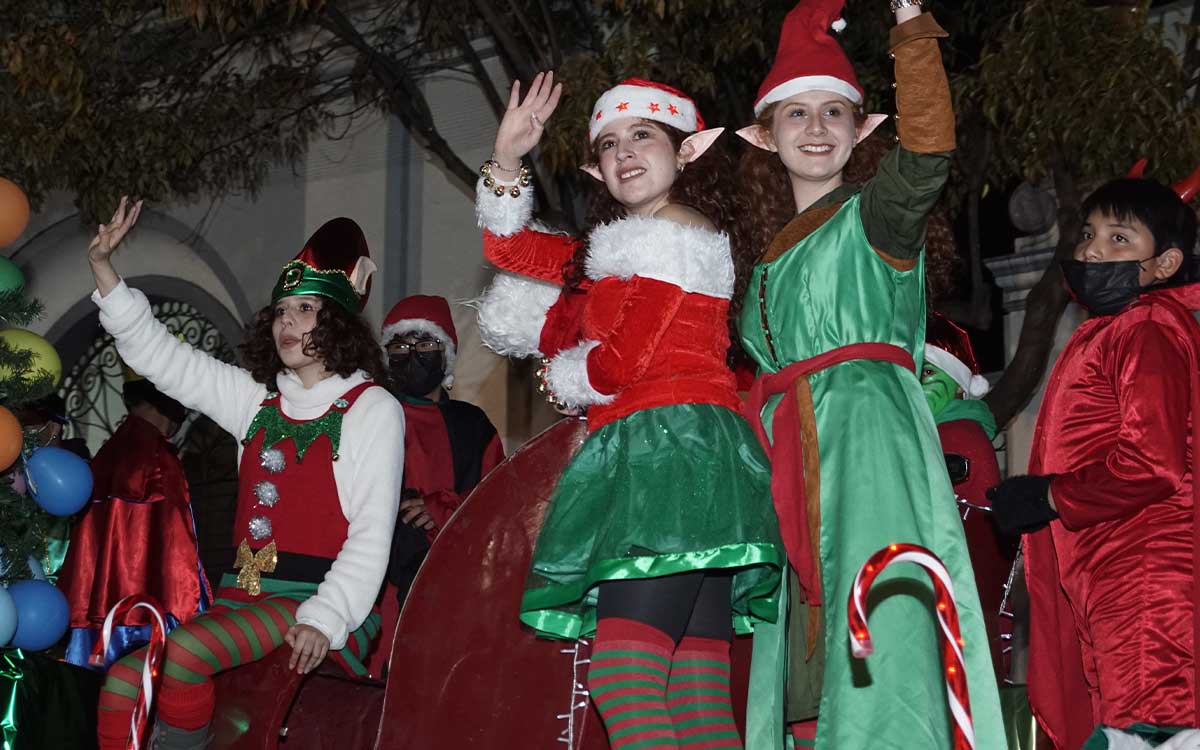 carros con duendes en desfile de navidad toluca 2023