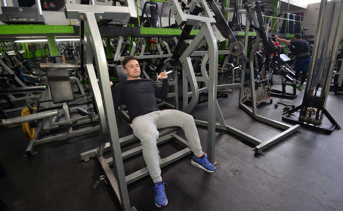 Persona entrenando en uno de los gimnasios de Toluca