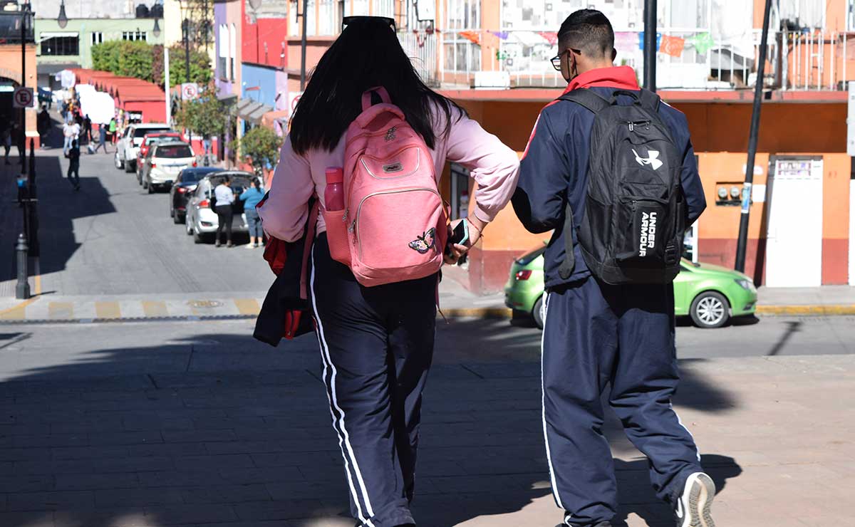 Personas disfrutando de la suspensión de labores 2024
