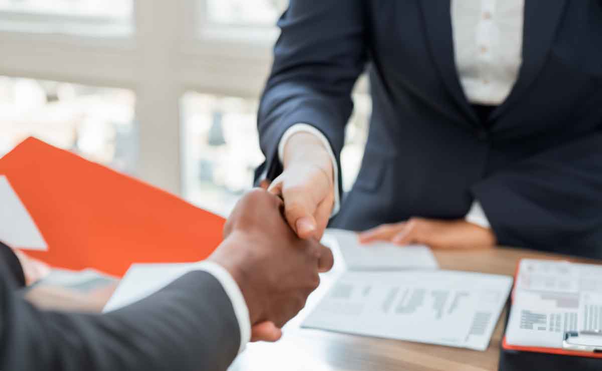 Imagen generada con inteligencia artificial de personas con chamba nueva en Toluca