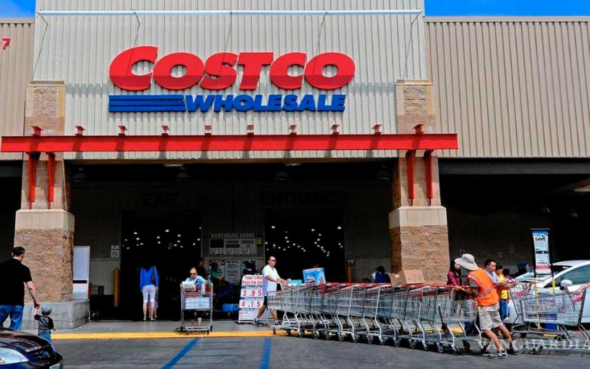 estacionamiento y tienda Costco