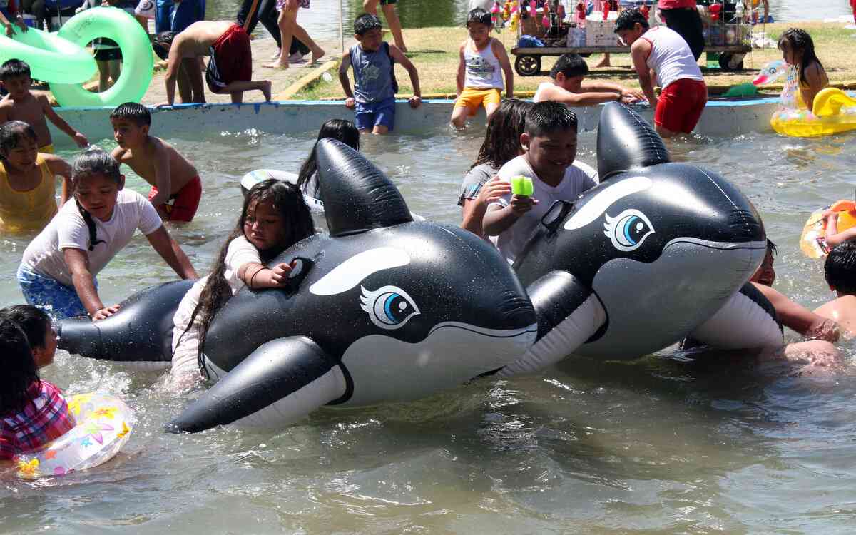 personas disfrutando dos semana de vacaciones de Semana Santa SEP 2024