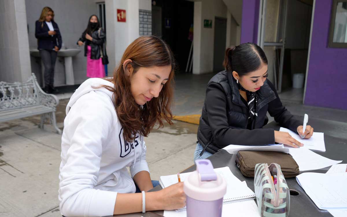 estudiantes de prepa en regreso a clases 2024