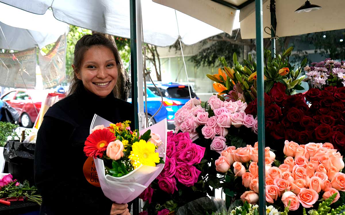 vendedora de flores el 14 de febrero
