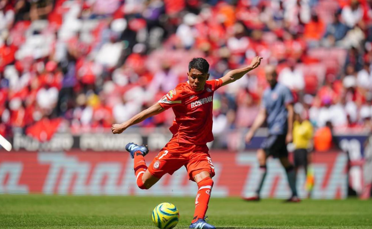 Delantero del Toluca FC.