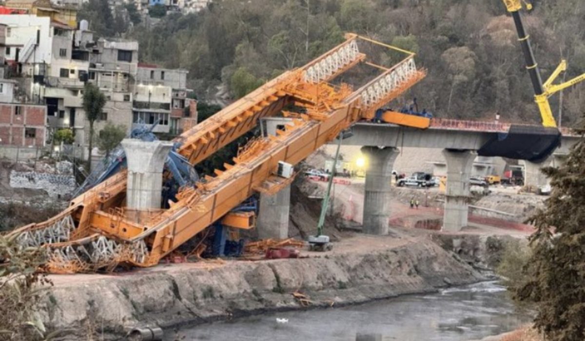 Cae estructura metálica del tren interurbano México-Toluca