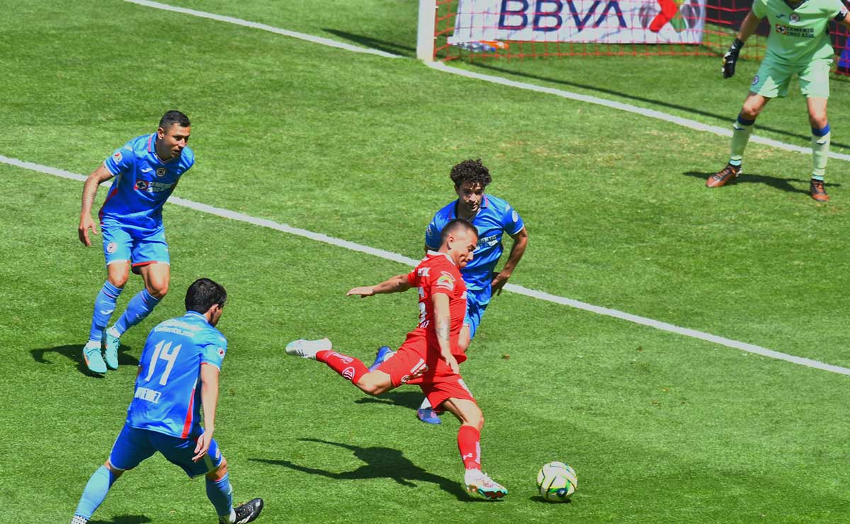 Toluca enfrentando a Cruz Azul en el Estado Nemesio Diez.