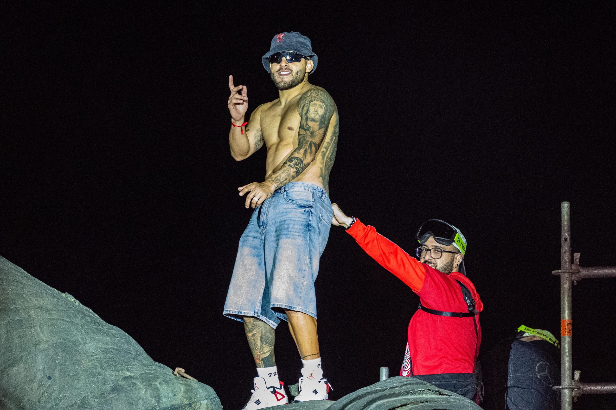 Alexis Vega Celebrando en Aguila de Colon tras Bicampeonato con Toluca