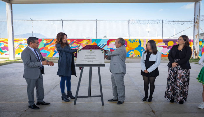 Comunidad de Prepa 5 de la UAEMéx da forma al mural "Colmena de Fuego"