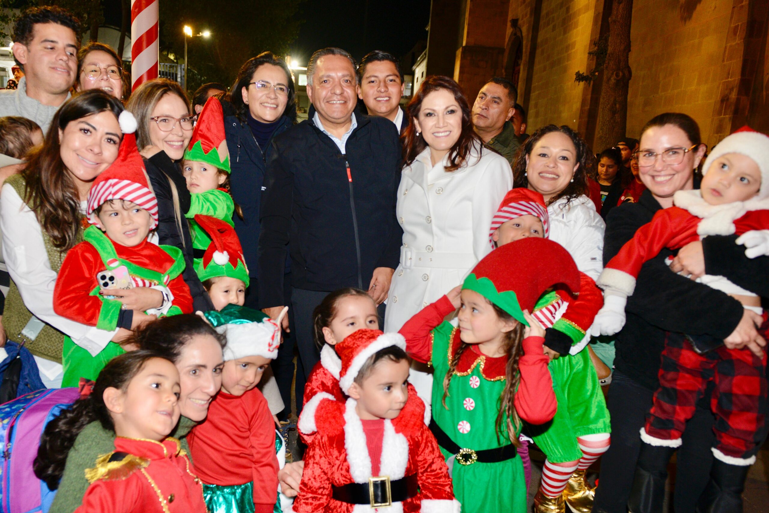 La magia navideña se apodera de Toluca con encendido del Árbol Navideño