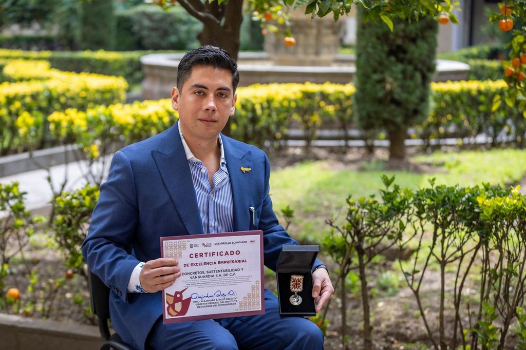 Galardonan a docente de la UAEMex con Premio Mexiquense a la Excelencia Empresarial 2024